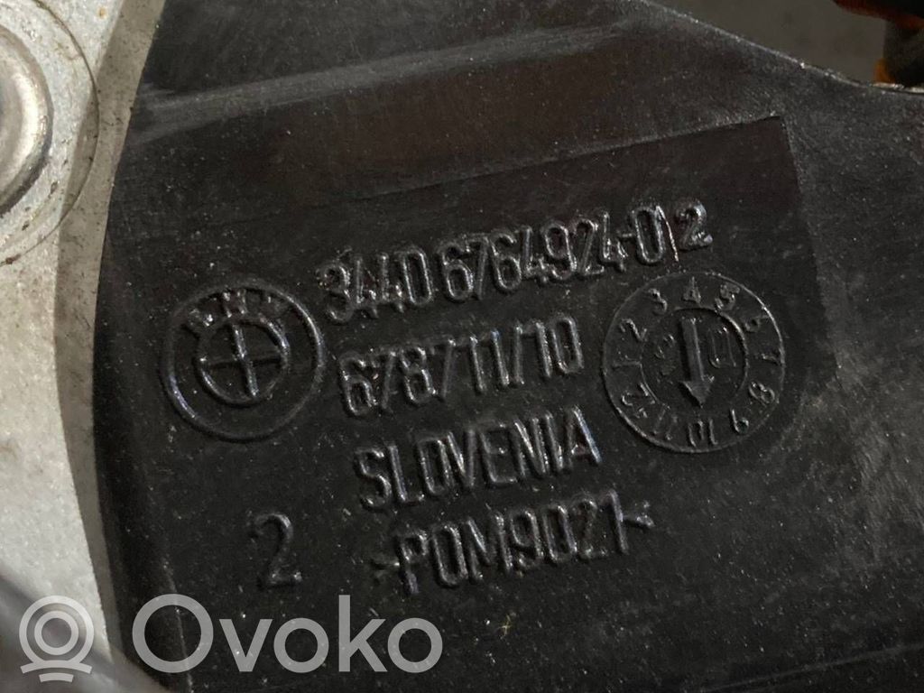 Rokas bremzes mehānisms (salonā)