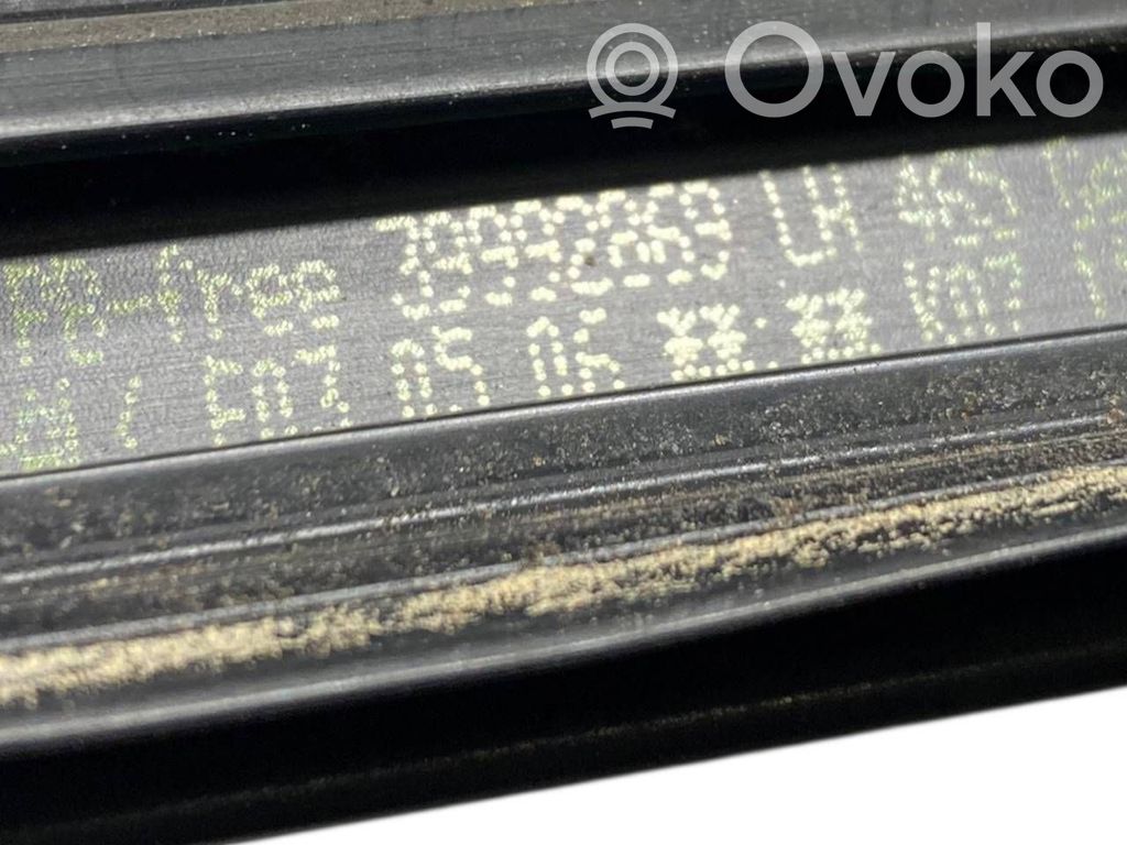 Aizmugurē durvju dekoratīvā apdare (moldings)