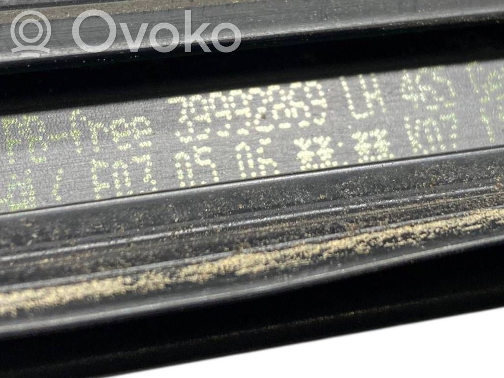 Aizmugurē durvju dekoratīvā apdare (moldings)