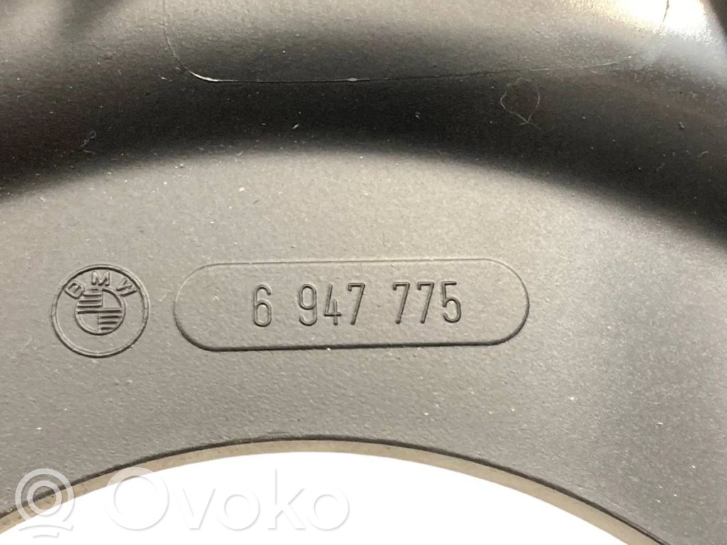 Stūres ass dekoratīvā apdare