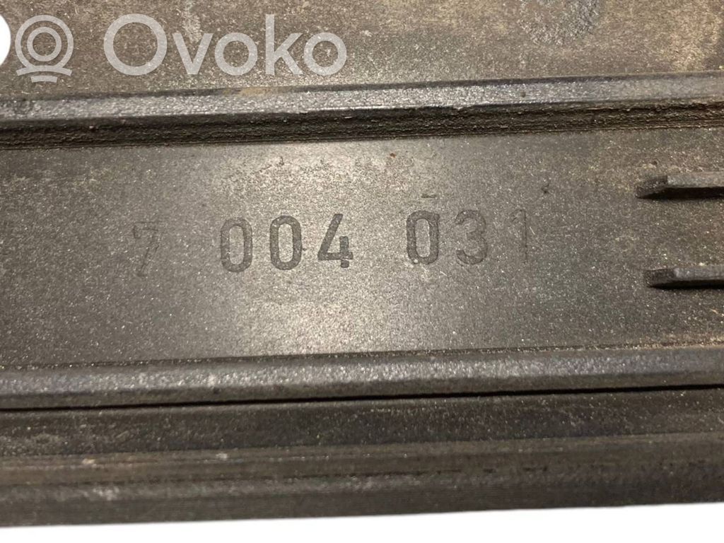 Aizmugurē durvju dekoratīvā apdare (moldings)