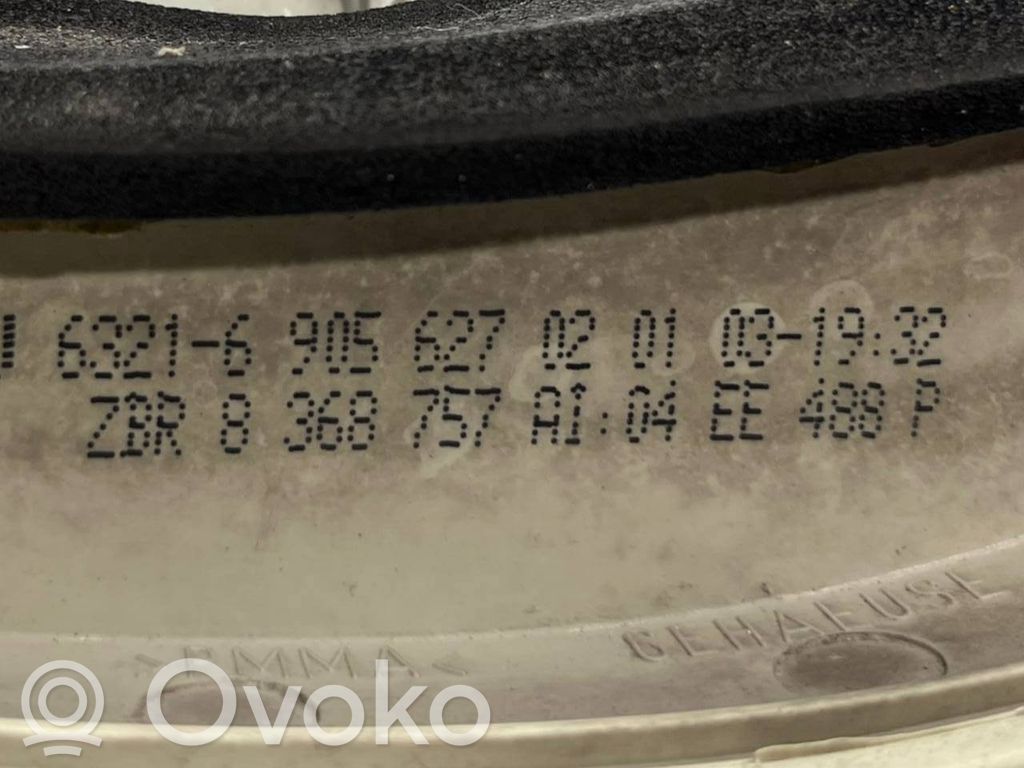 Задний фонарь в кузове