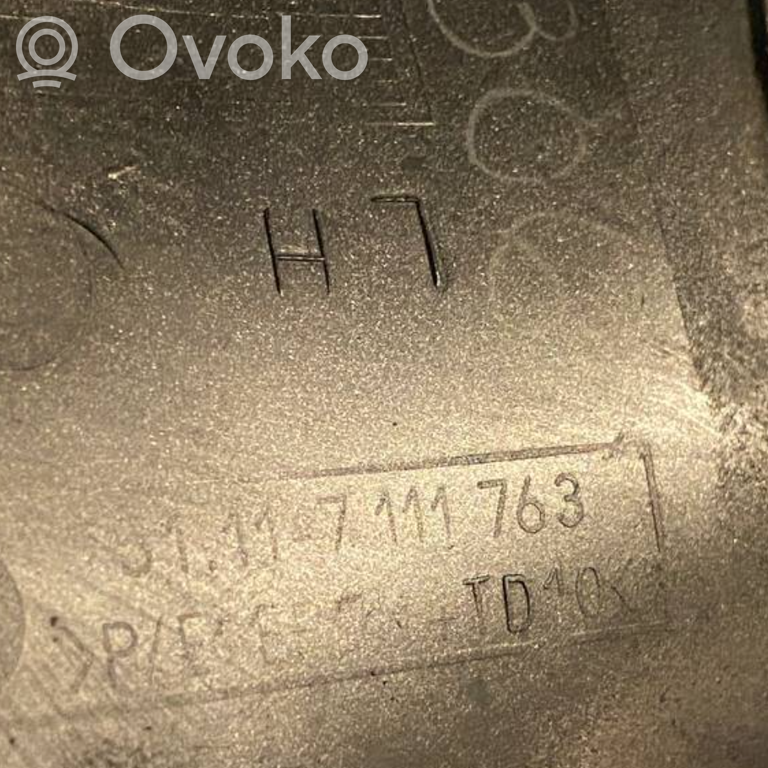 Pretmiglas luktura dekoratīvais režģis