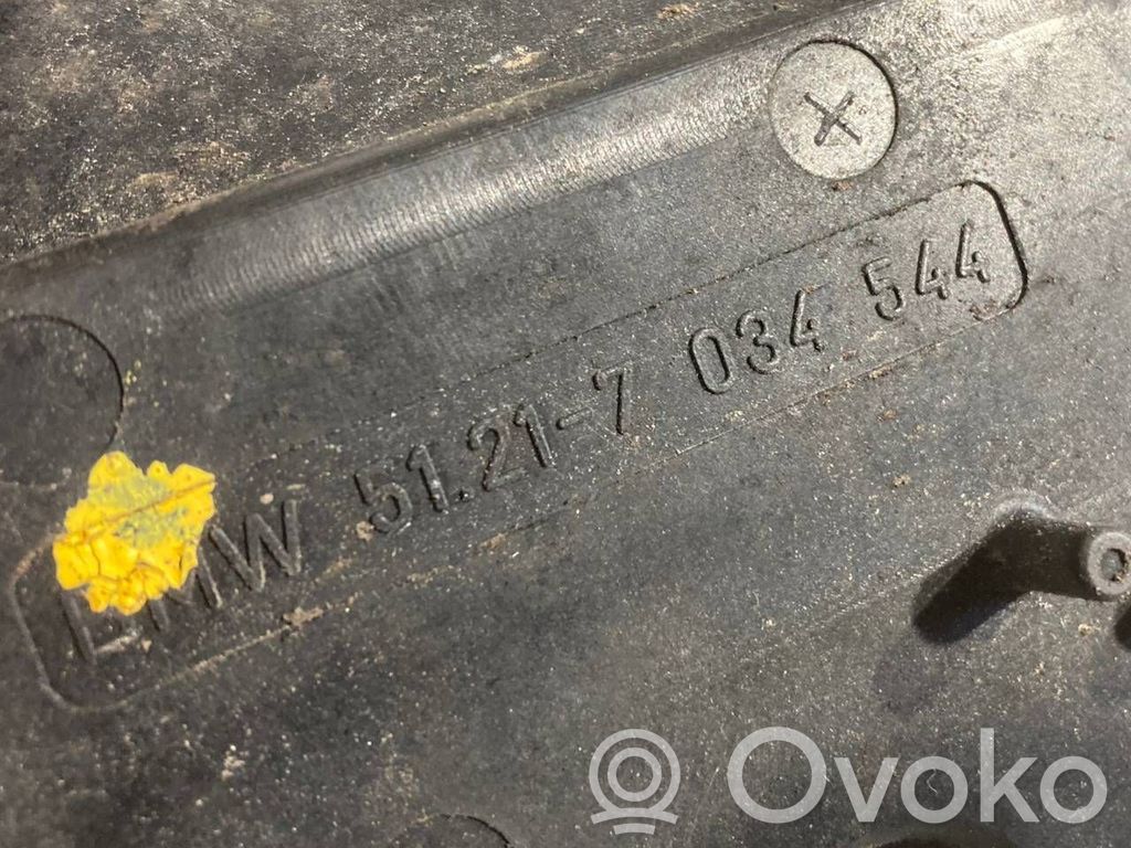 Priekšpusē turētājs / kronšteins ārējam atvēršanas rokturim