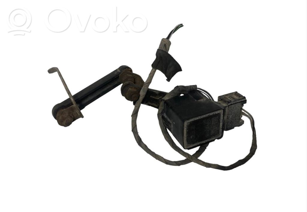 Augstuma sensors (priekšējo lukturu)