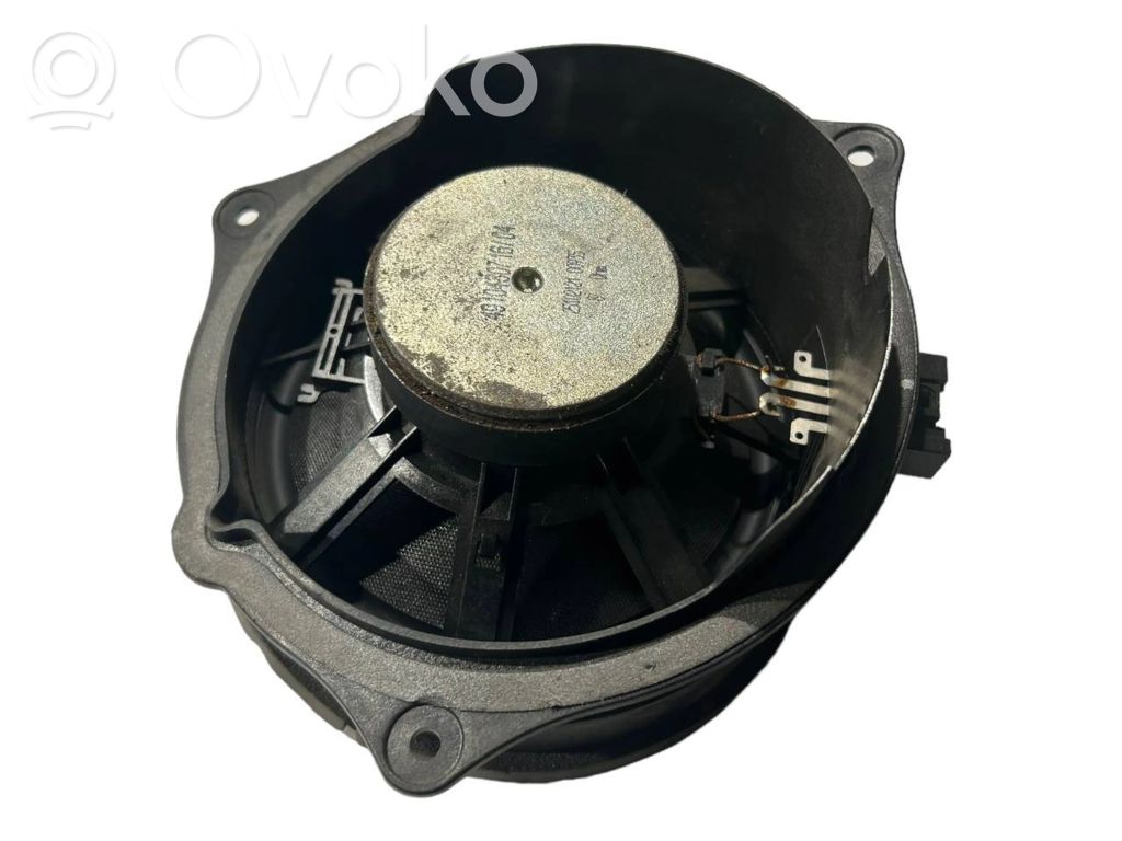 Speaker(s) in the rear door