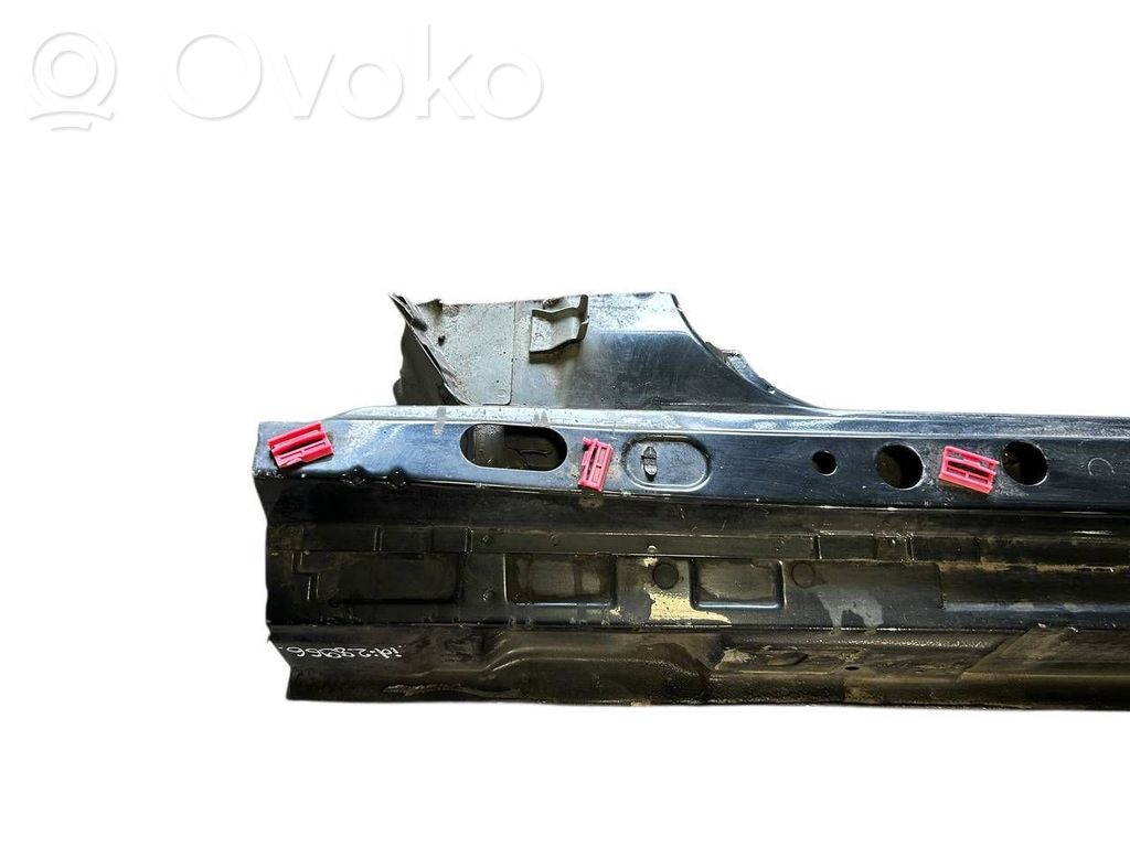 Sliekšņa daļa