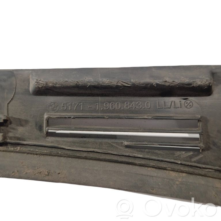 Vējstikla dekoratīvā apdare