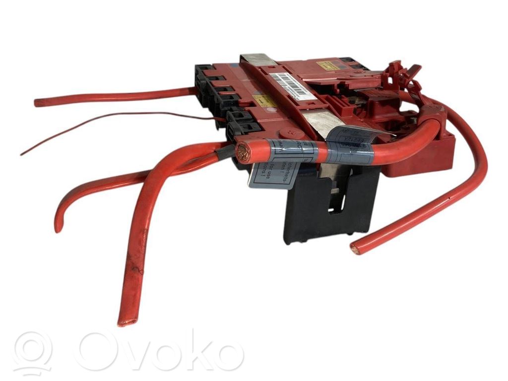 Positive wire connection assembly