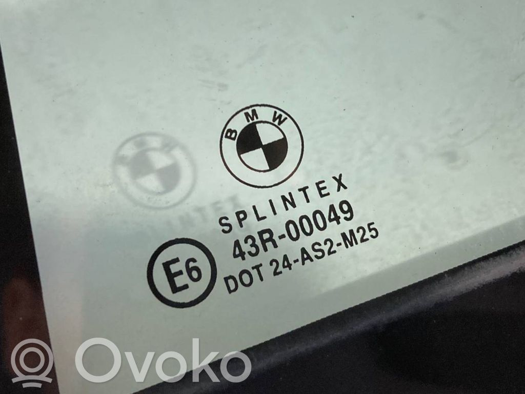 Маленькое стекло "А" в задней двери