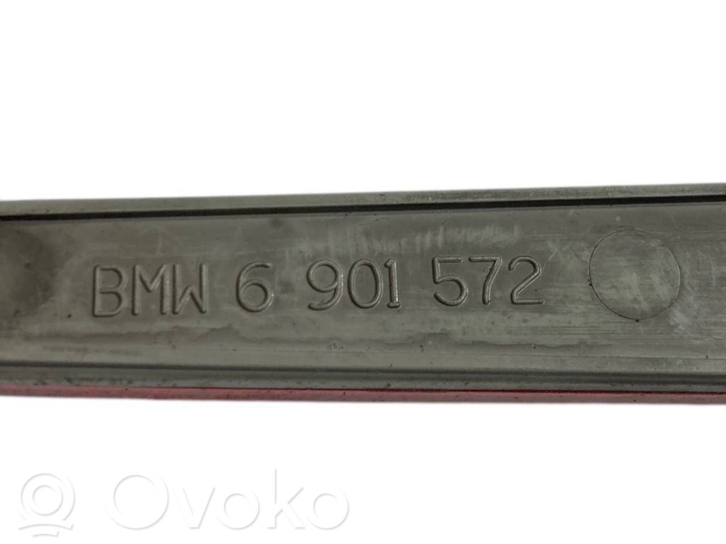 Aizmugurē atstarotājs