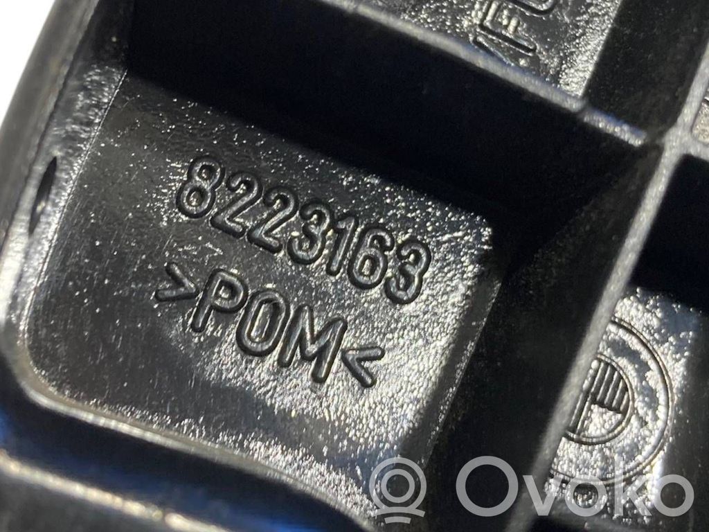 Dzinēja pārsega attaisīšanas rokturītis