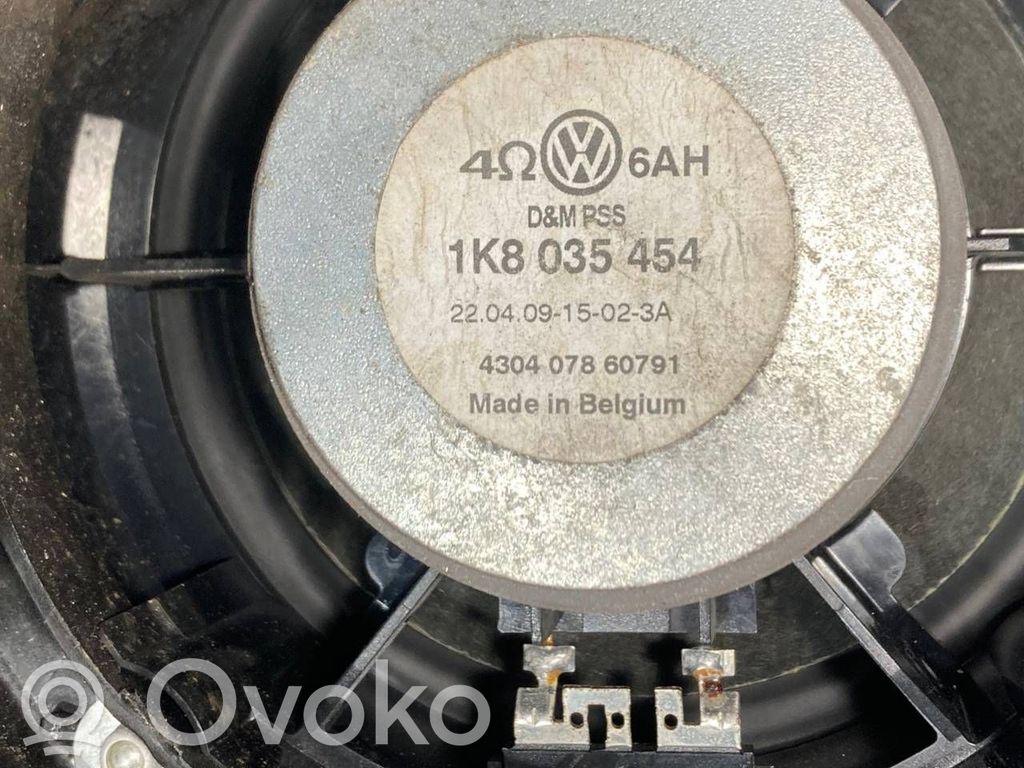 Aizmugurē elektriskais loga pacelšanas mehānisms bez motoriņa