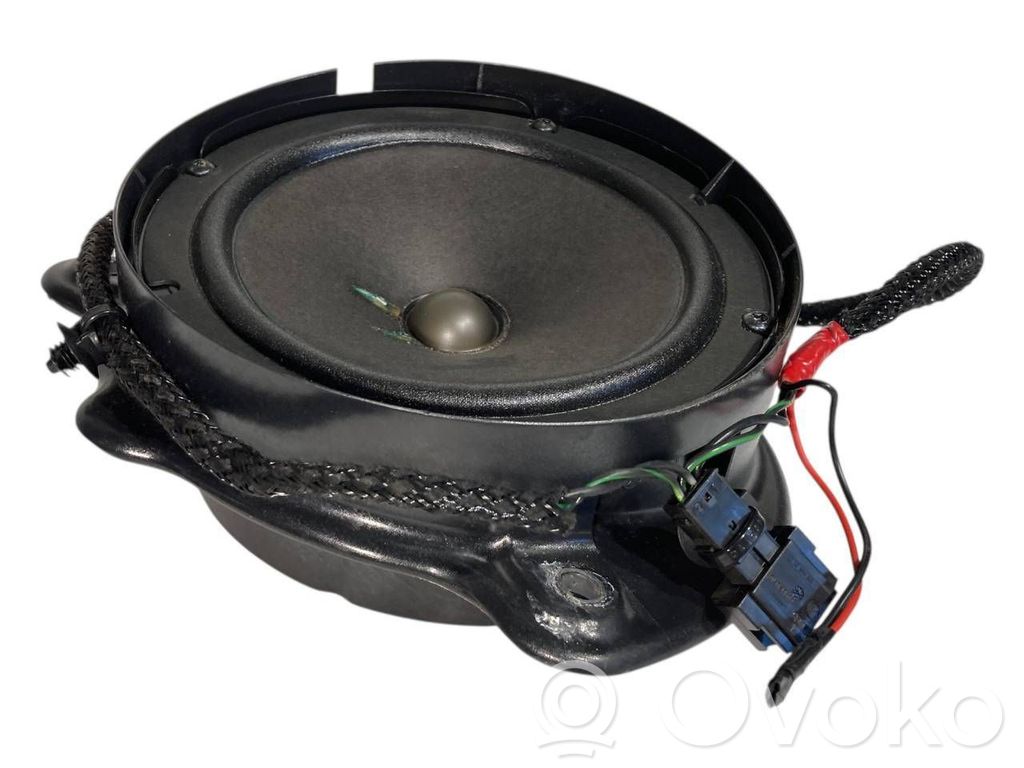 Speaker(s) in front door
