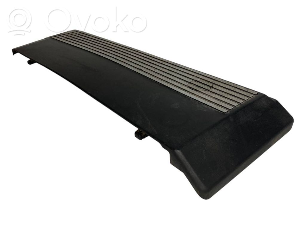 Engine cover (decorative trim)