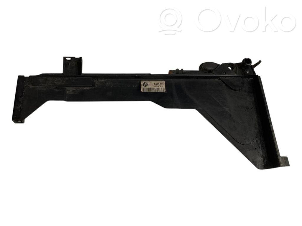 Radiator(s) holder/bracket