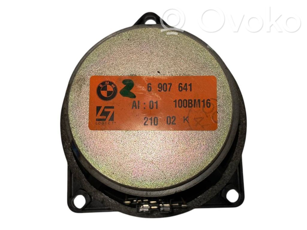 Skaļrunis (-i) priekšējās durvīs