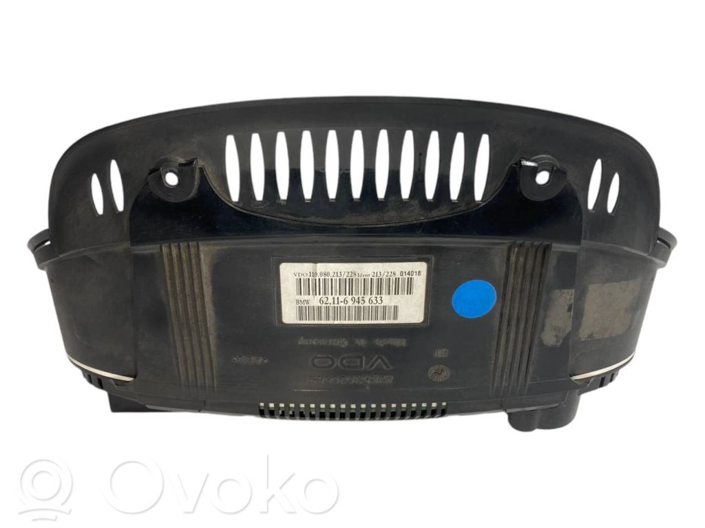 Speedometer (in the instrument panel)