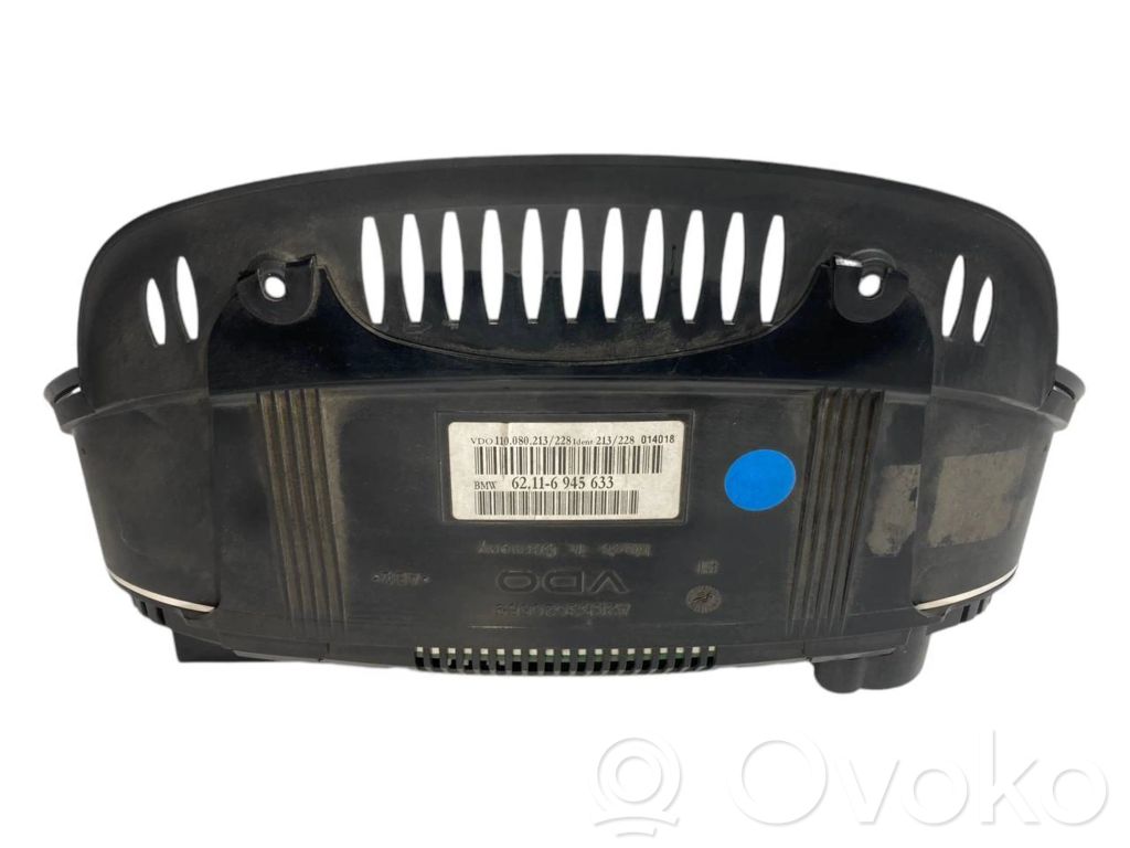 Speedometer (in the instrument panel)