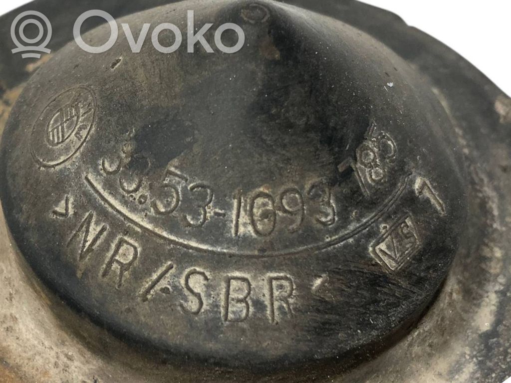 Aizmugurē riteņa rumbas vārpstas šarnīrs (stupica, capfa)