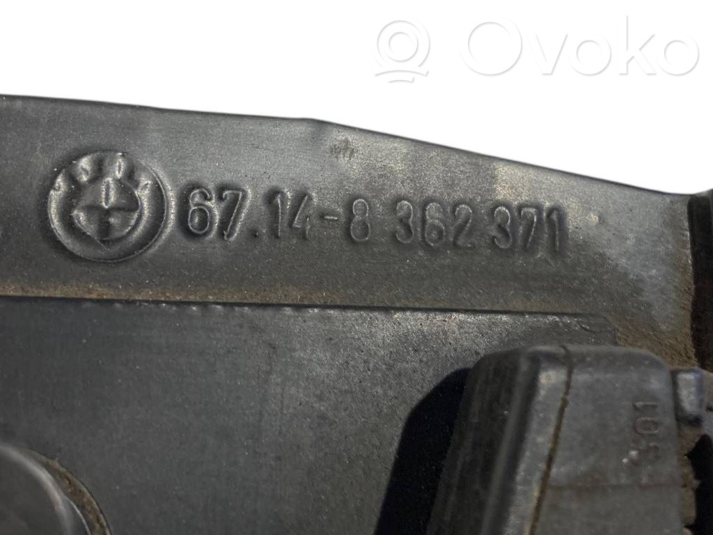 Aizmugurējā pārsega pievilcējs