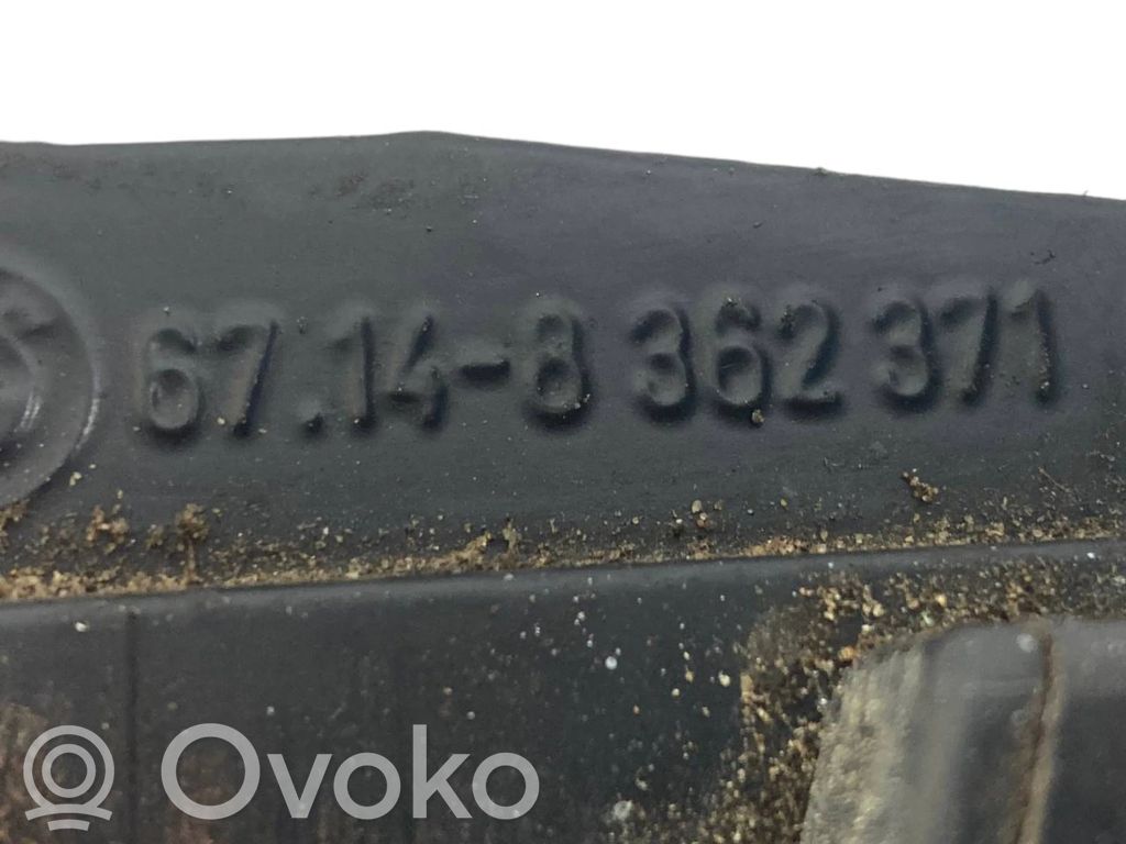 Aizmugurējā pārsega pievilcējs