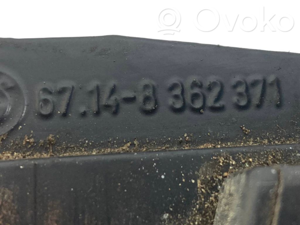 Aizmugurējā pārsega pievilcējs