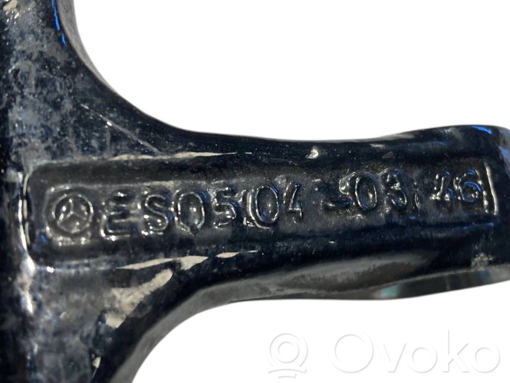 Aizmugurē apakšējā vira (eņģe)