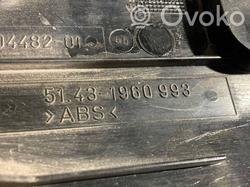 Kāju zonas sānu dekoratīvā apdare