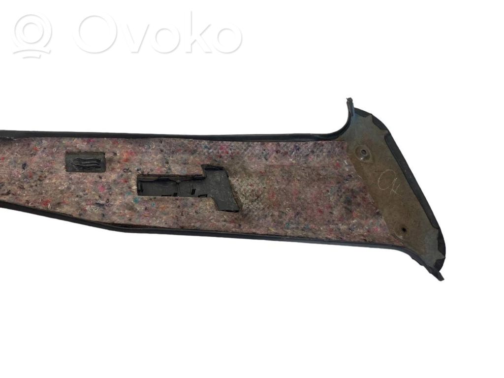 (B) декоративная отделка стойки (внизу)