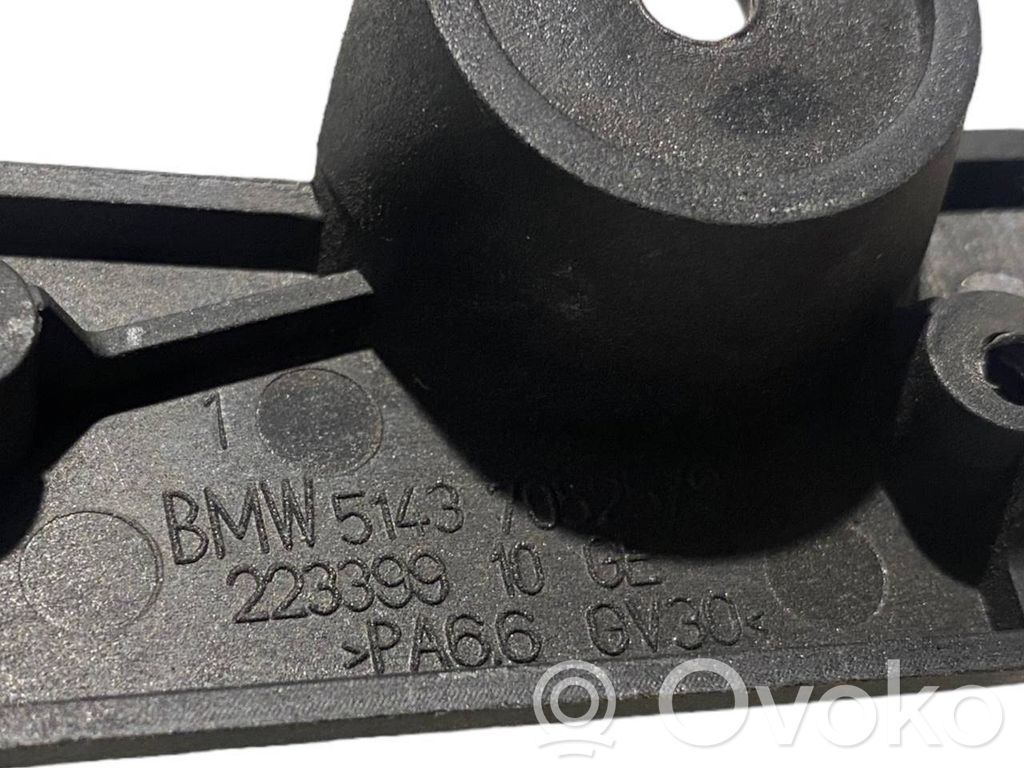 Dzinēja pārsega attaisīšanas rokturītis