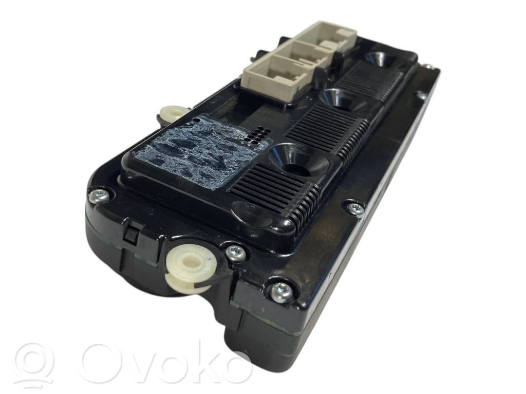 Gaisa kondicioniera / klimata kontroles / salona apsildes vadības bloks (salonā)