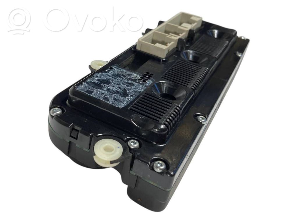 Gaisa kondicioniera / klimata kontroles / salona apsildes vadības bloks (salonā)