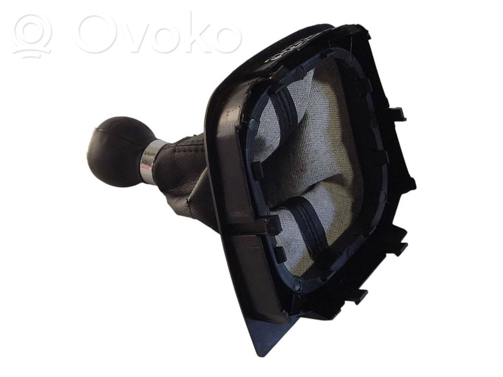 Ātrumu pārslēgšanas sviras dekoratīvā apdare (āda, uzgalis)