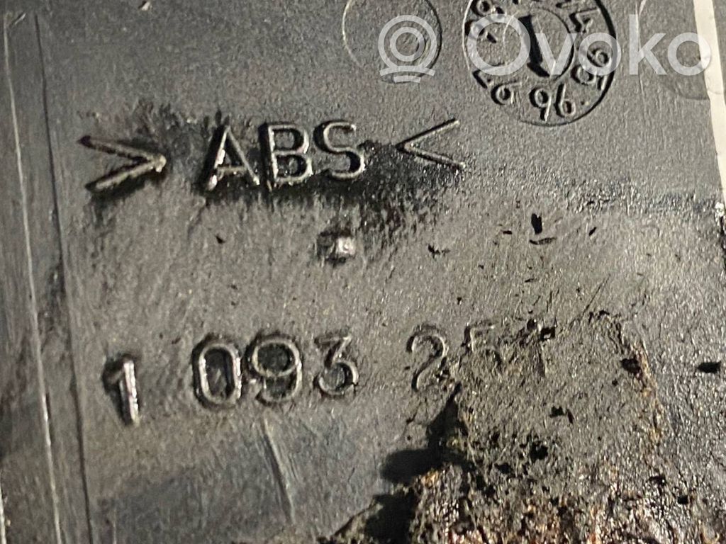 Stūres ass dekoratīvā apdare