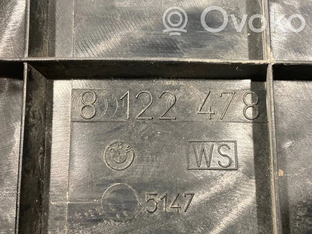 Aizmugurējā luktura detaļa