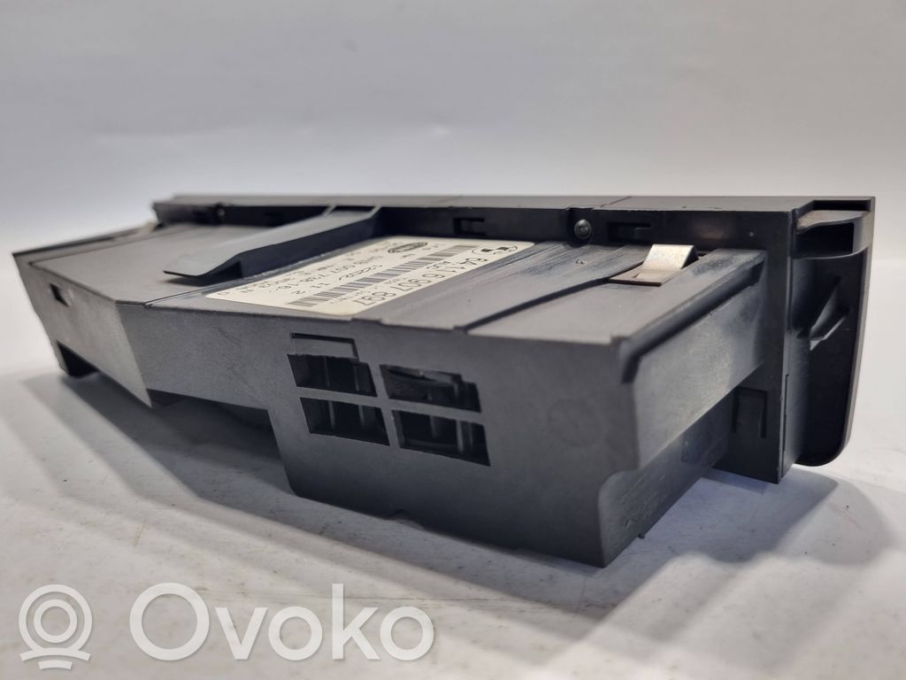 Gaisa kondicioniera / klimata kontroles / salona apsildes vadības bloks (salonā)