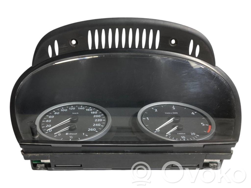 Speedometer (in the instrument panel)