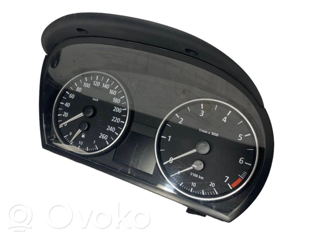 Speedometer (in the instrument panel)