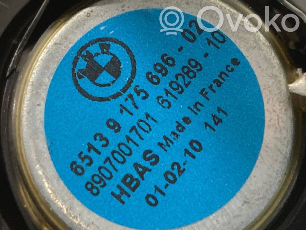 Skaļrunis (-i) priekšējās durvīs