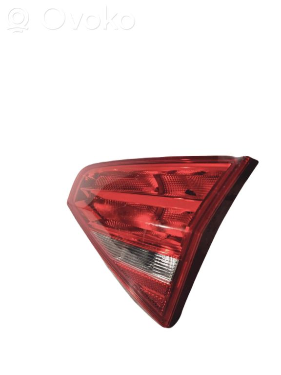 Задний фонарь на капоте