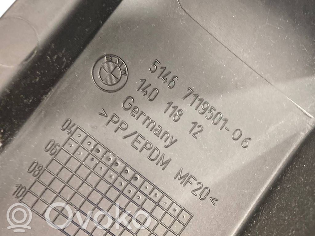 Skaļrunis (-i) aizmugurējā palodzē