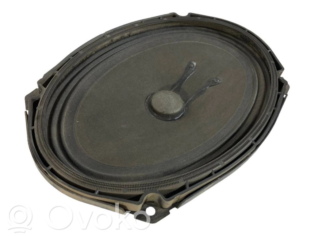 Speaker(s) in the rear window