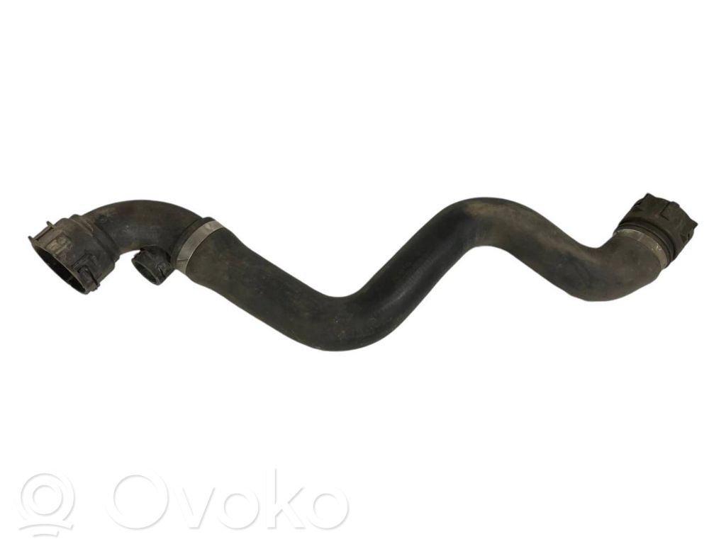 Caurulīte (-es) / šļūtene (-es)
