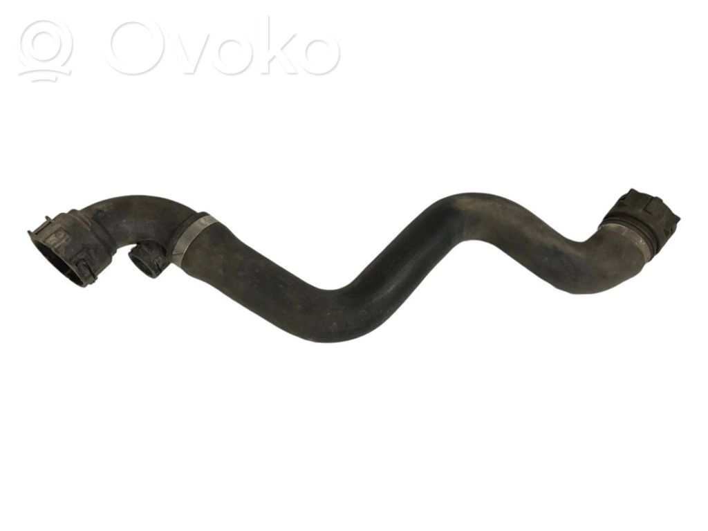 Caurulīte (-es) / šļūtene (-es)