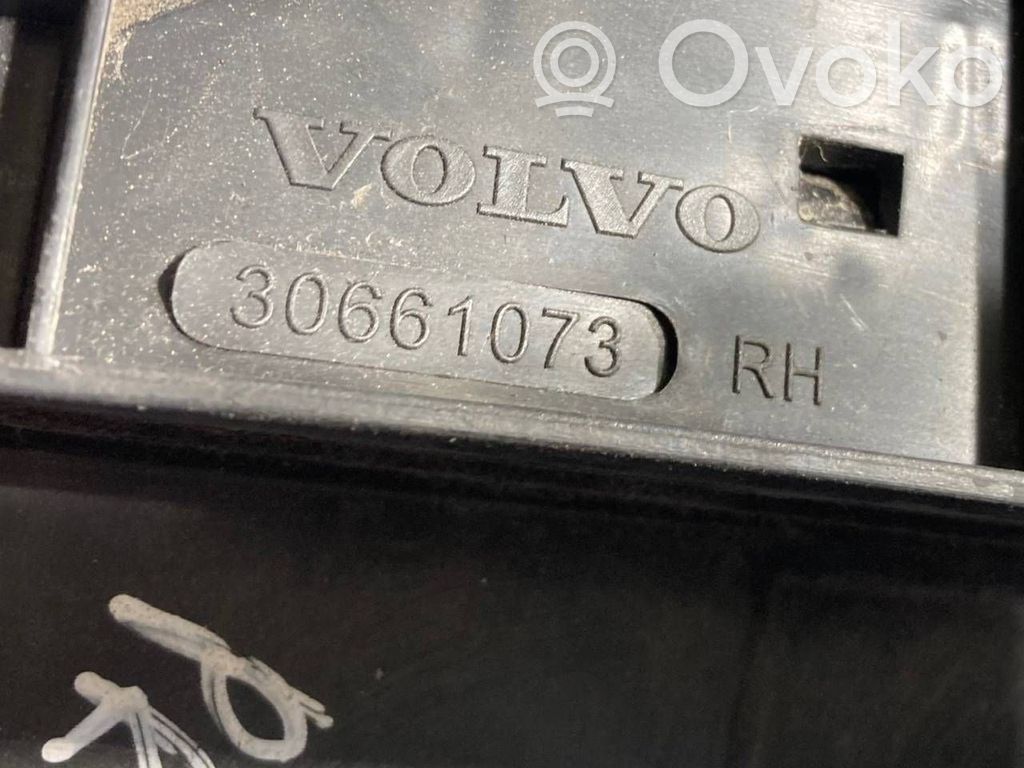 Priekšpusē turētājs / kronšteins ārējam atvēršanas rokturim