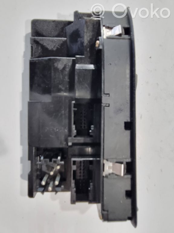 Window lift control switch(es)