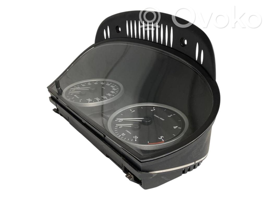 Speedometer (in the instrument panel)