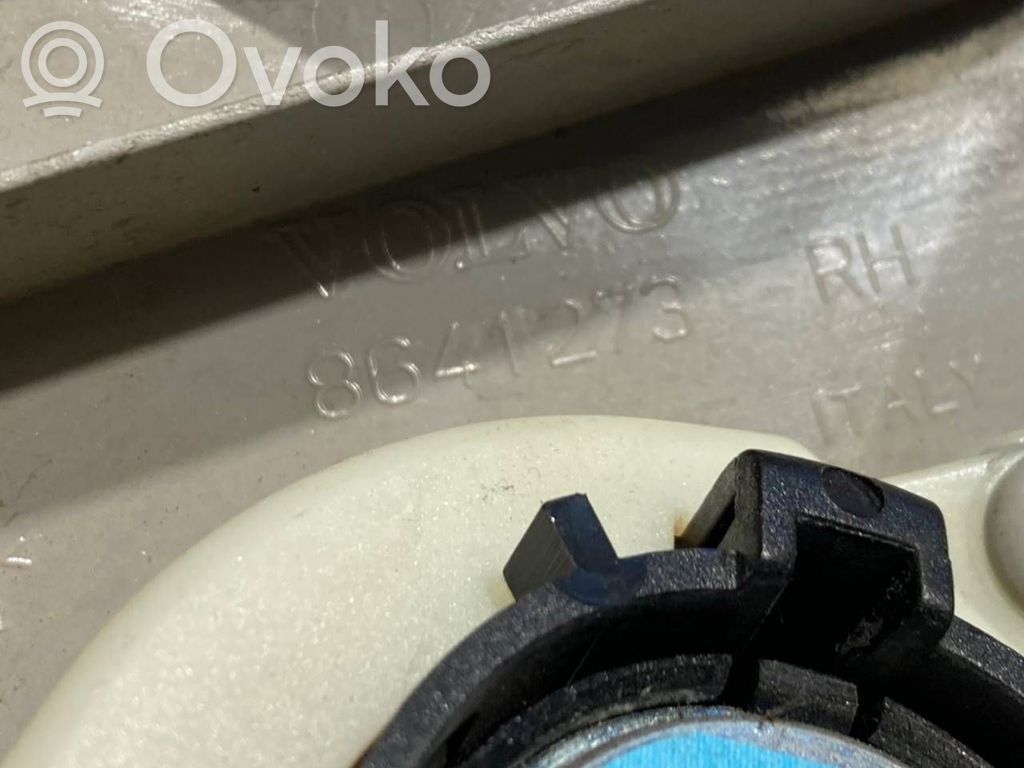 Augsto frekvenču skaļrunis (-i) priekšējās durvīs