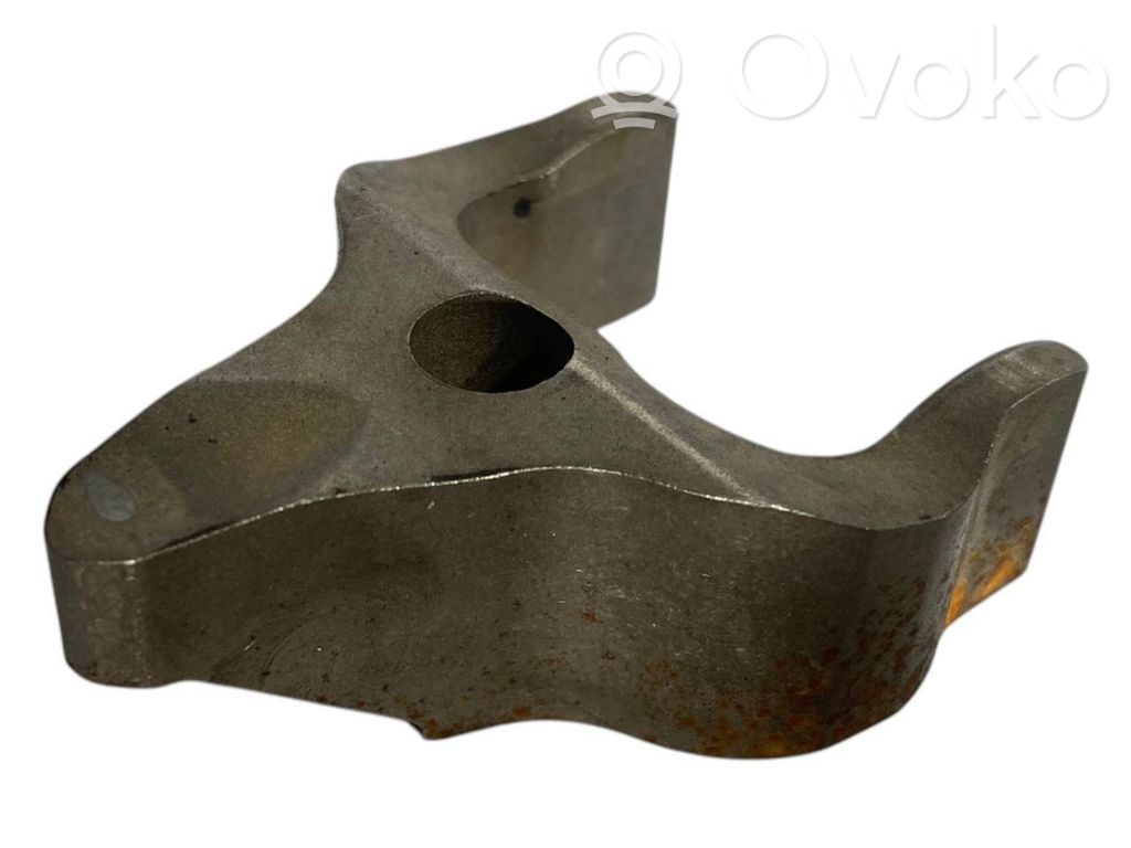 Nozzle holder/shoulder